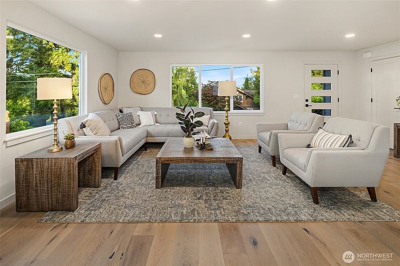 5th image of 10045 38th Avenue NE