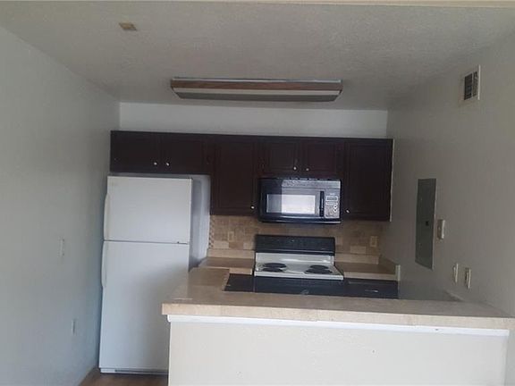 4th image of 5279 Images Cir APT 303