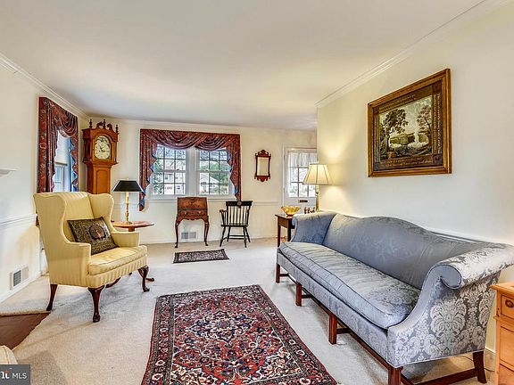 3rd image of 8519 Culver Pl