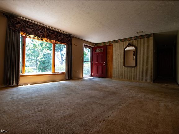 4th image of 9197 Root Dr