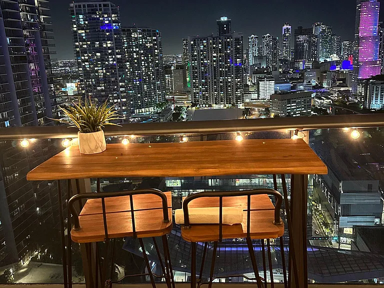 45 SW 9th St #3309 — Photo 11