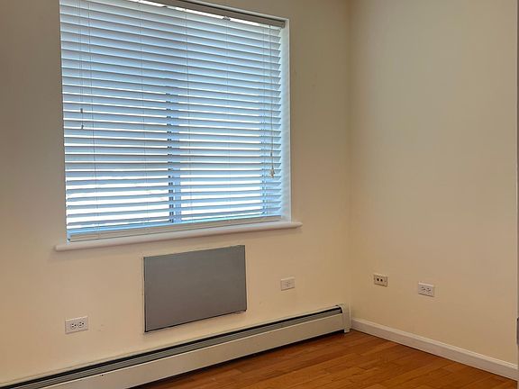 3rd image of 114 Bay 49th St APT 6