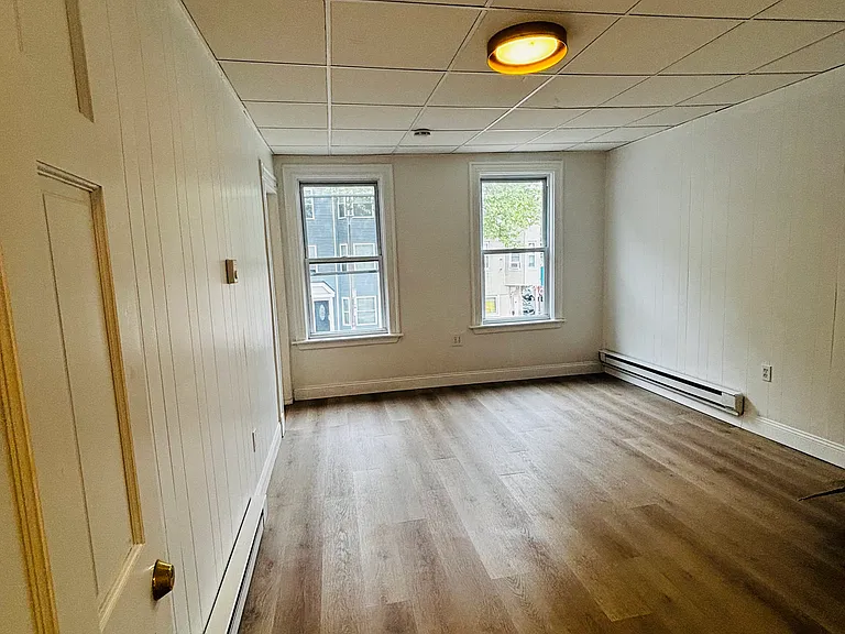 289 Chelsea St #2 — Photo 2