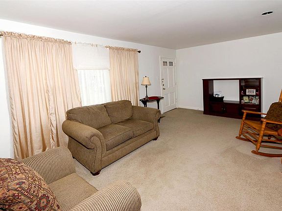 5th image of 4029 Saint Barbara Ln