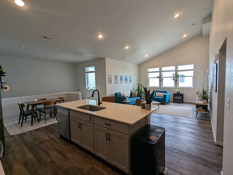 563 Vicot Way #C — Photo 24