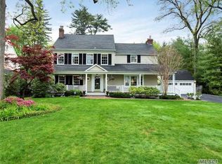 7 Woodland Dr, Plandome, NY 11030