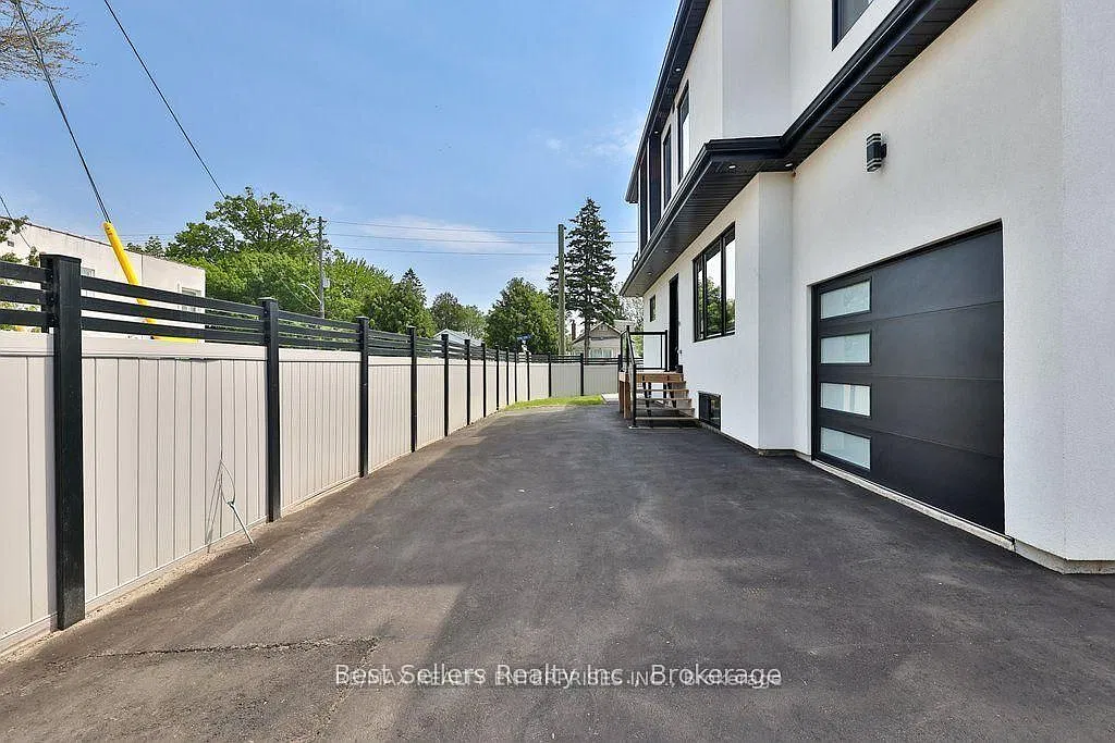172 Royal York Rd — Photo 2