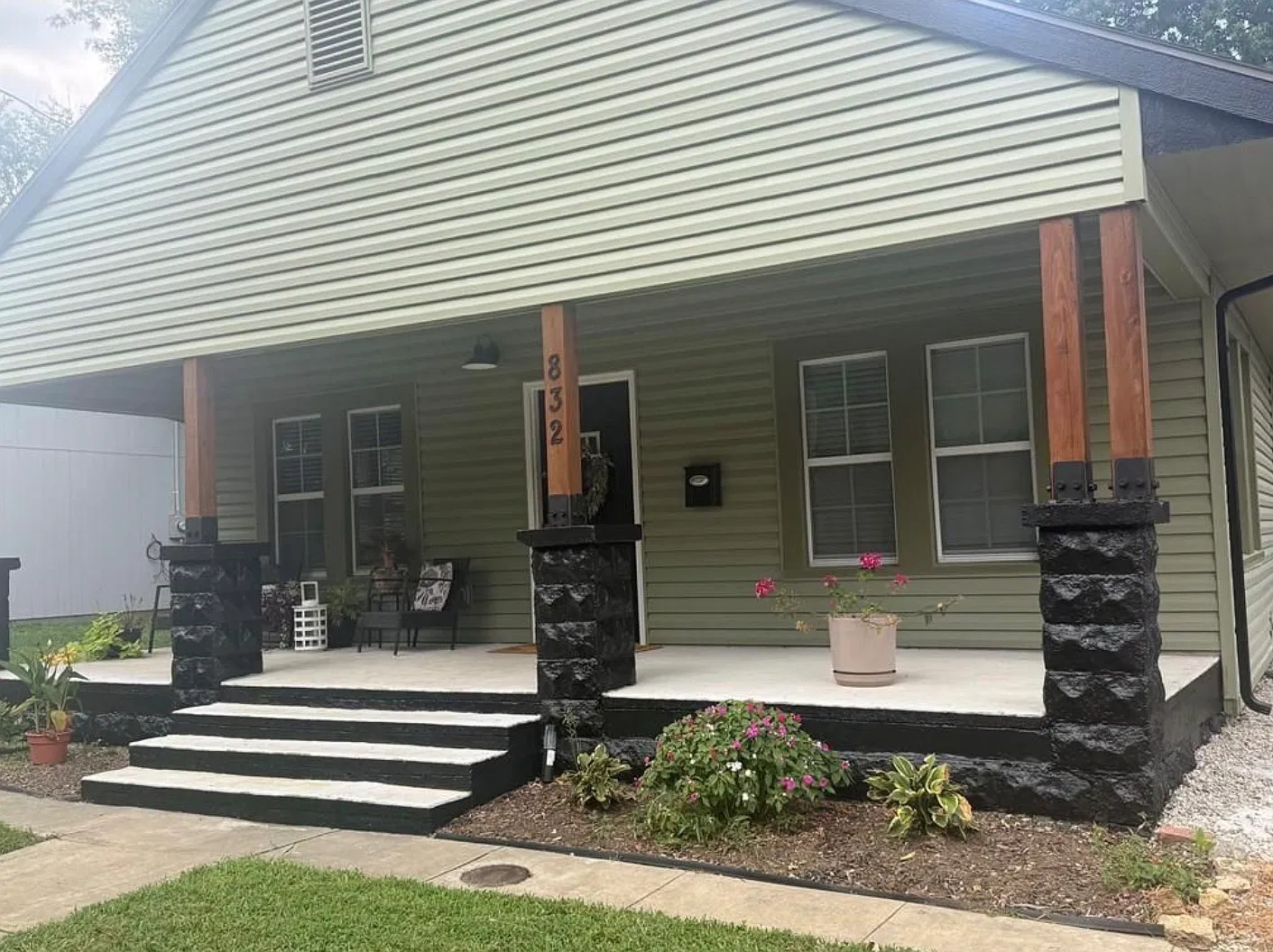 Hickory House — Photo 1