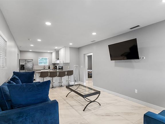 5th image of 1326 NE 14th Avenue
