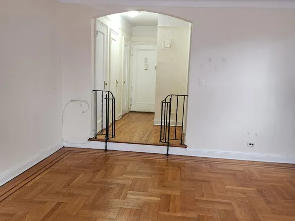 633 East 16th Street image 1 of 7