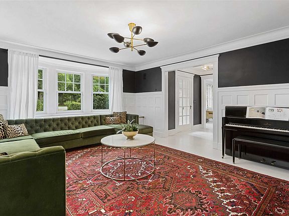 3rd image of 36 Hilton Ave