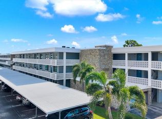 4715 Bay St NE APT 126, Saint Petersburg, FL 33703