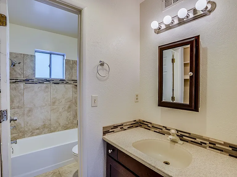 422 E Navajo Rd — Photo 21