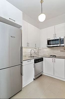4th image of 110 Greenwich St #1GS