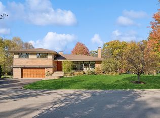 900 Oak Dr, Glencoe, IL 60022
