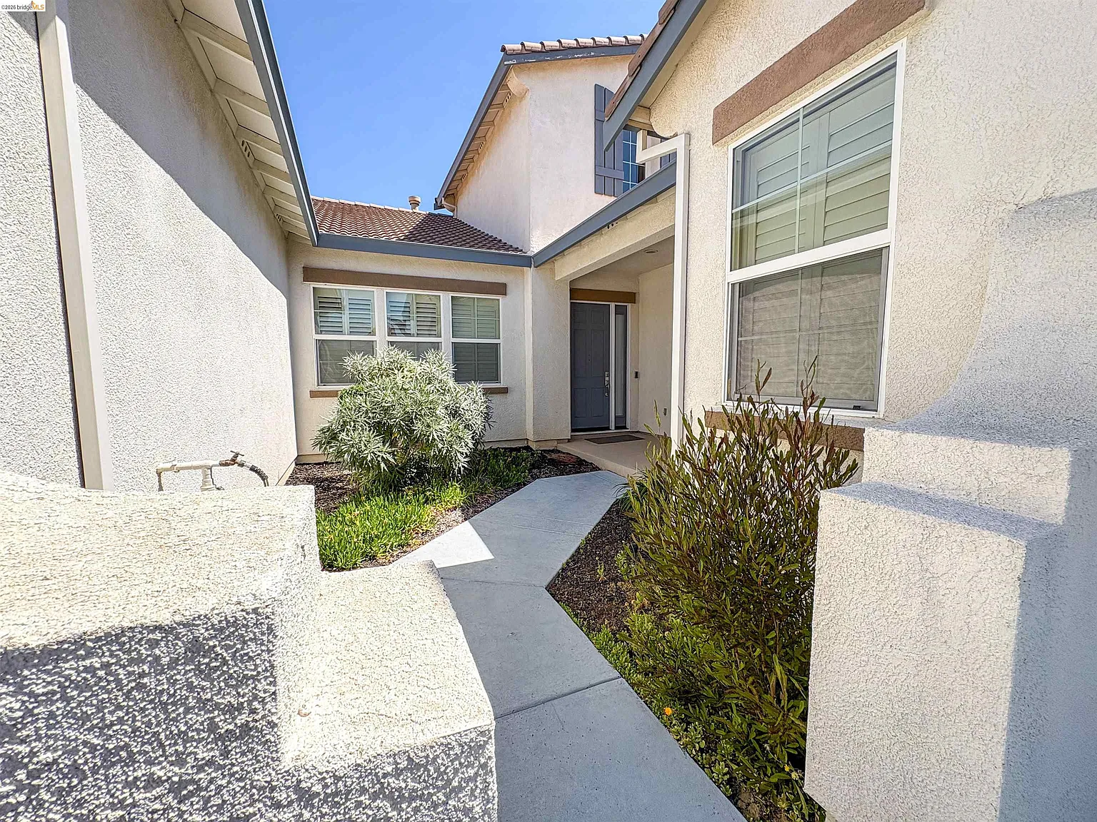 4 bed, 2.5 bath, 2689 sqft, $3,900 — Photo 4