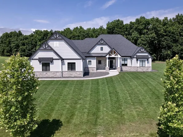 3750 West Pine View COURT, Mequon, WI 53097