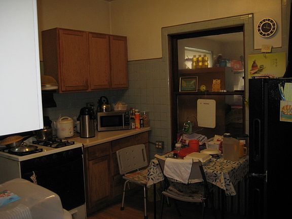 5th image of 5024 N Avers Ave
