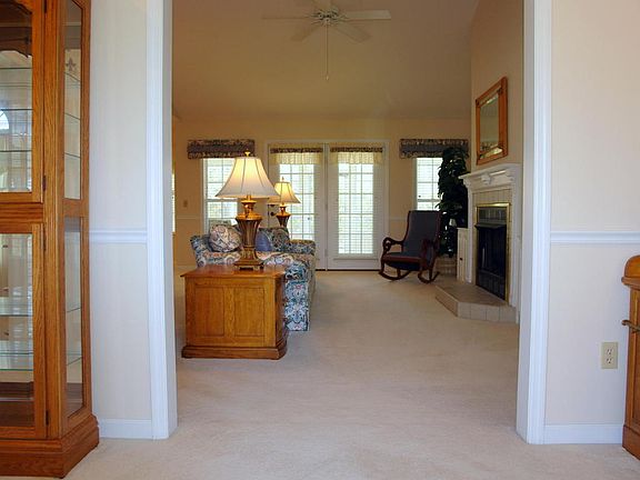 4th image of 199 Wild Rose Dr