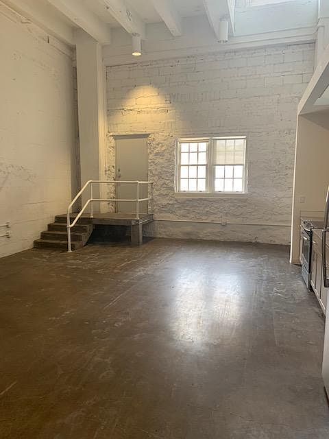 1st image of 1936 Summit St #D02