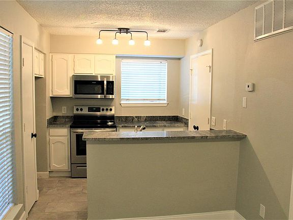 3rd image of 1433 Meadowood Village Dr