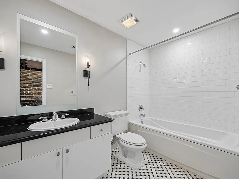915 Franklin St #2L — Photo 26