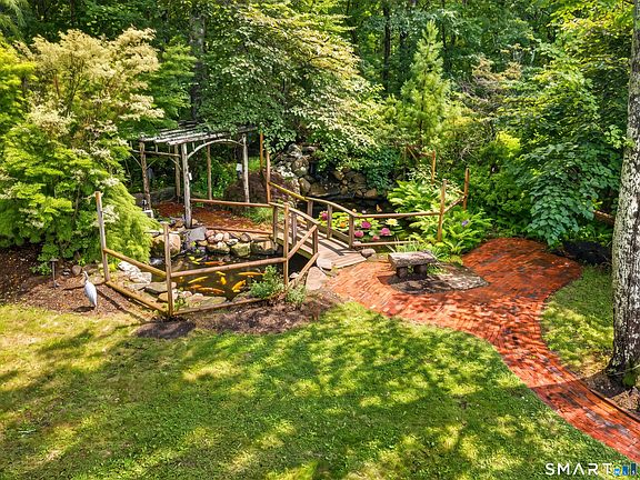 5th image of 16 Cardinal Road