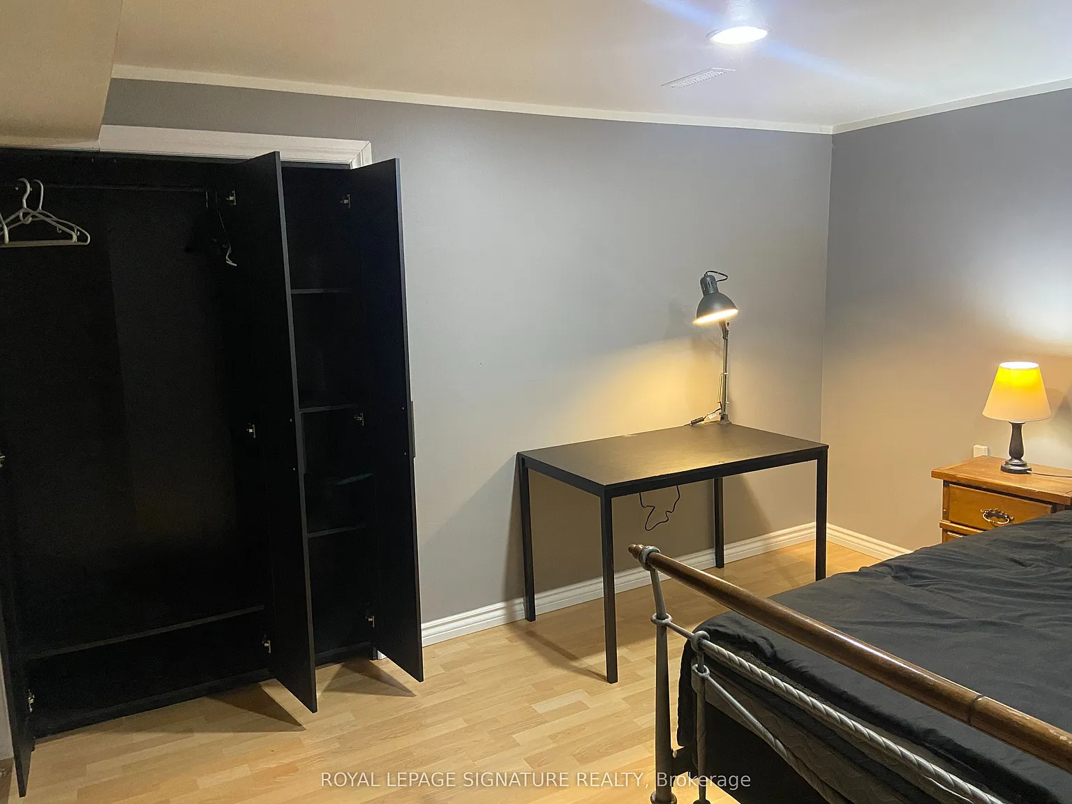 8 bed, $1,000 — Photo 3
