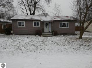 704 Corinth St, Saint Louis, MI 48880
