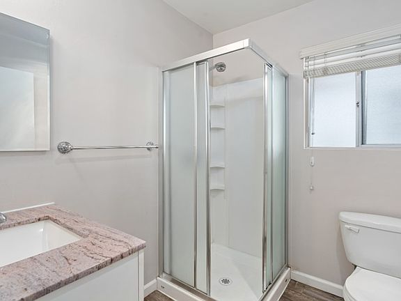 4th image of 2048 Diamond St