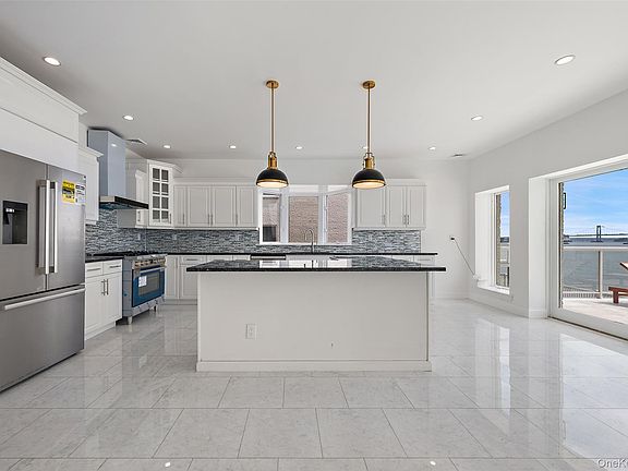 4th image of 4 Angelas Place #1
