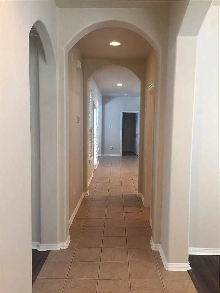 4 bed, 2.5 bath, 2714 sqft, $2,595 — Photo 3
