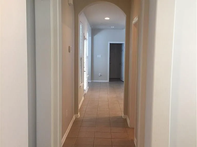 1016 Grey Fox Dr — Photo 3