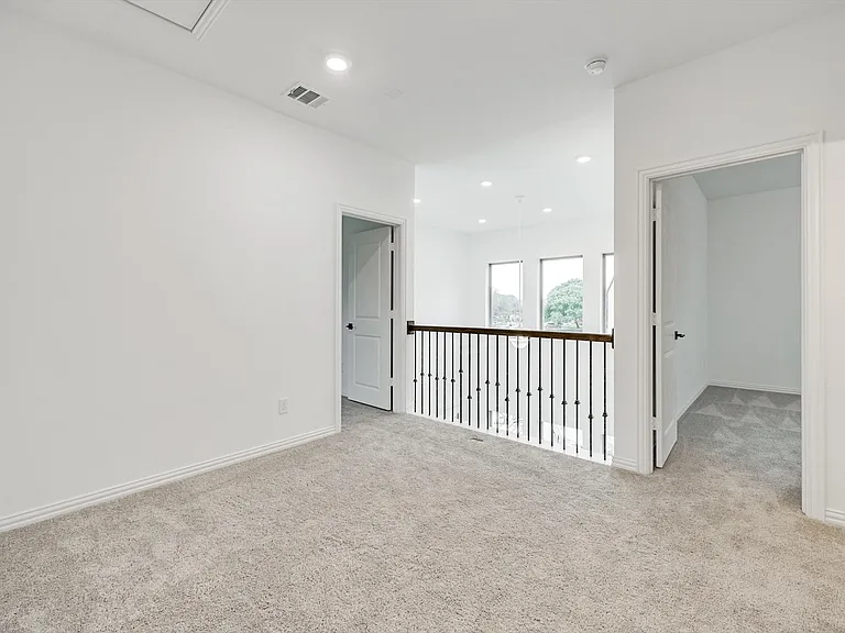 218 Woodson St — Photo 5