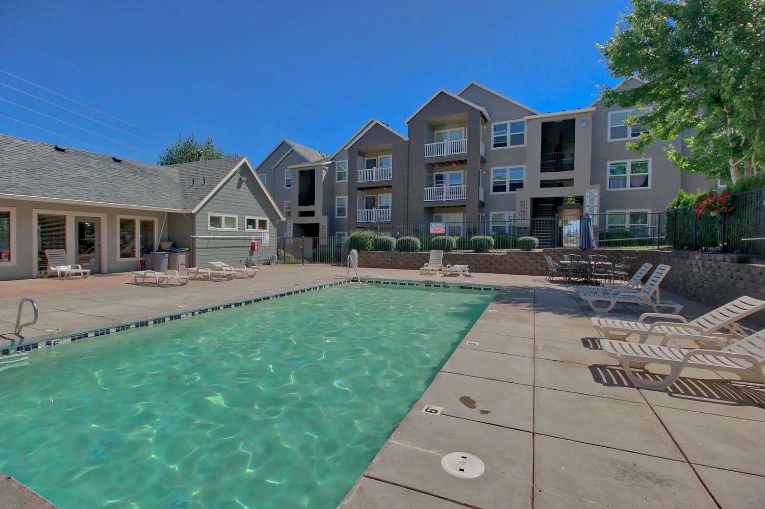 Eola Heights — Photo 1