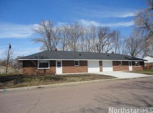 807 20th St E, Glencoe, MN 55336