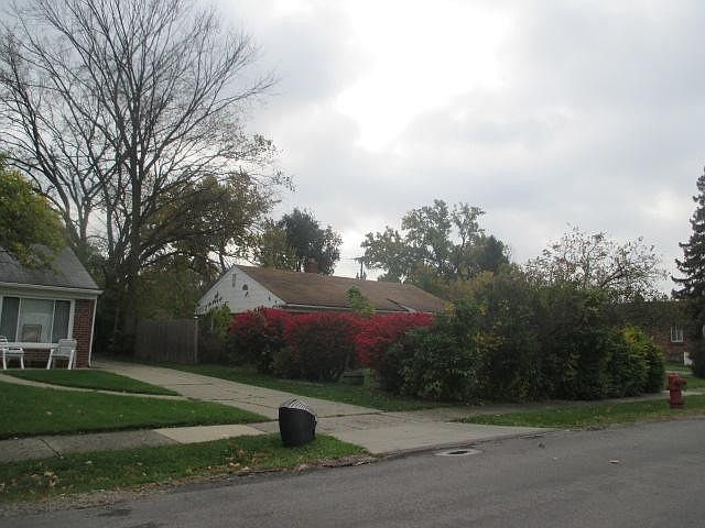 2nd image of 28700 Pierce Ave