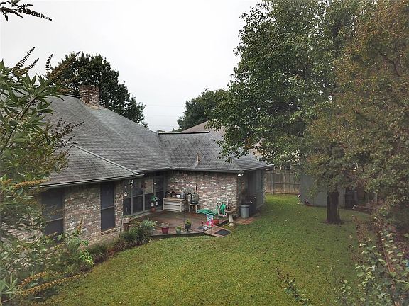 3rd image of 137 Sandlewood Ln