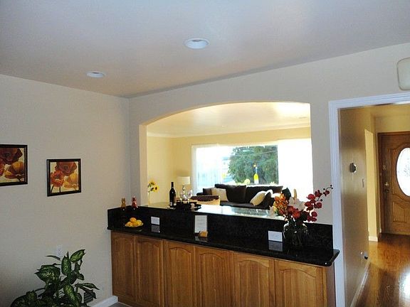 4th image of 2 Woodcliff Ct