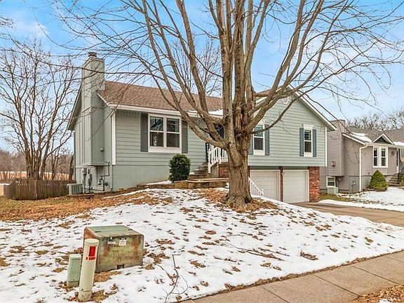 2nd image of 1048 SW Twin Creek Dr