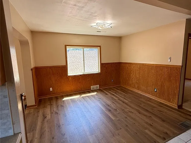 21 Amber St #UPPER — Photo 5
