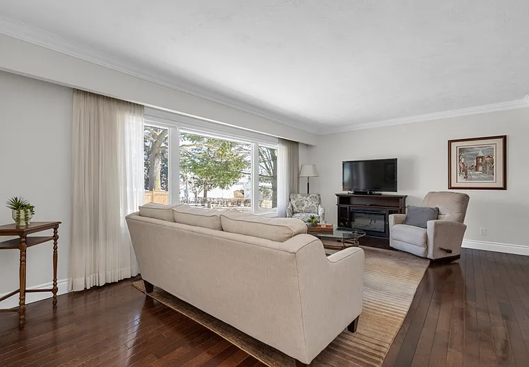 10 Duckworth St — Photo 3