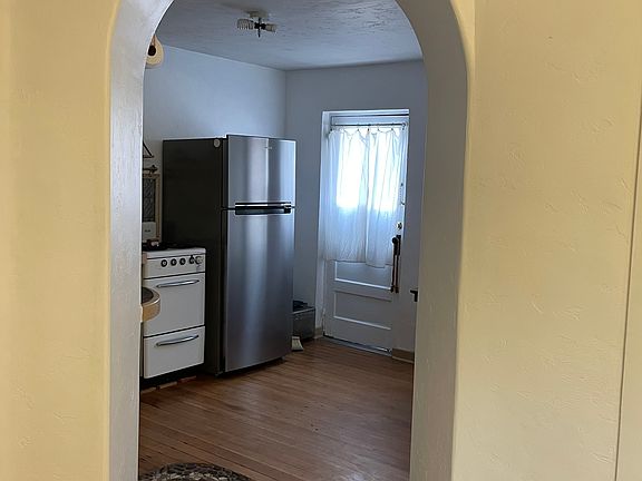 3rd image of 333 E 15th St APT 5