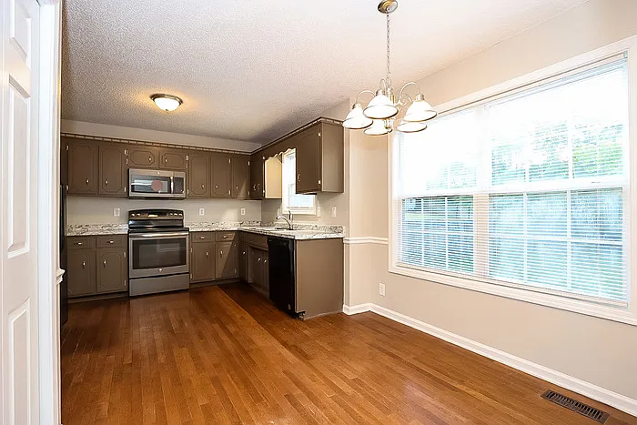 951 Roedeer Dr — Photo 7