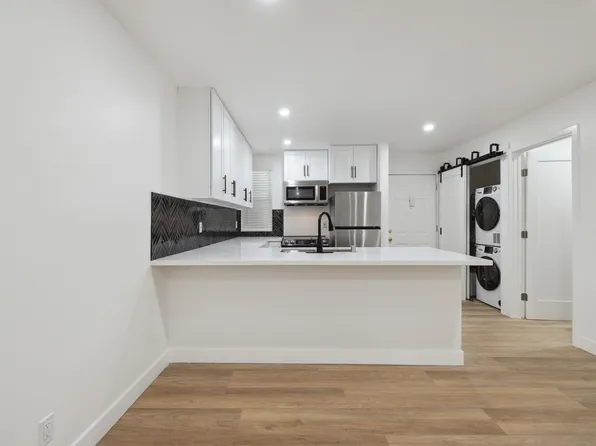 Encino Country Club Apartments