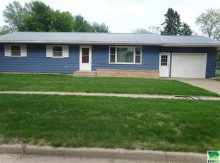 817 James St, Vermillion, SD 57069