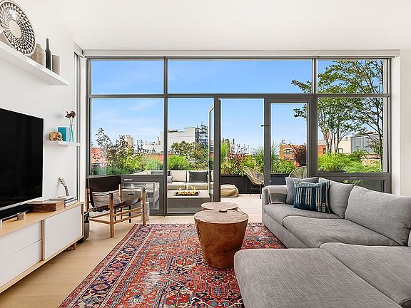 2nd image of 280 Metropolitan Ave #Phd