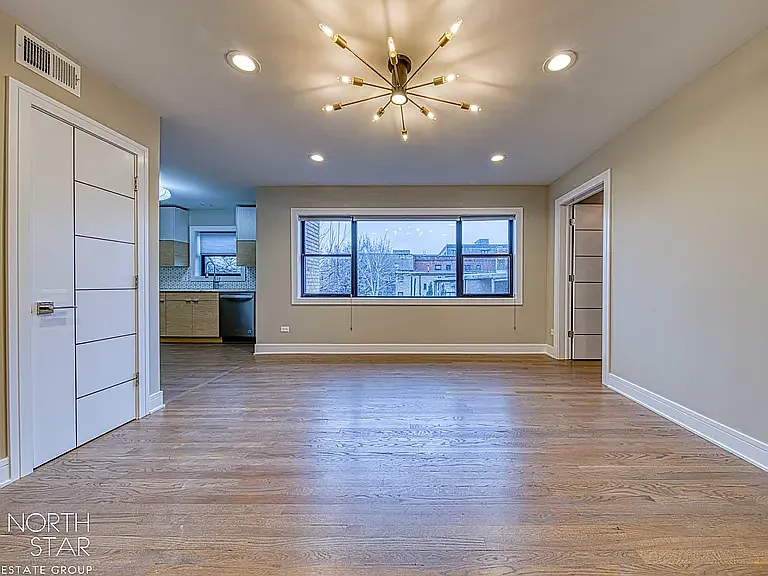 Building Photo - 5710 N Hermitage Ave #101