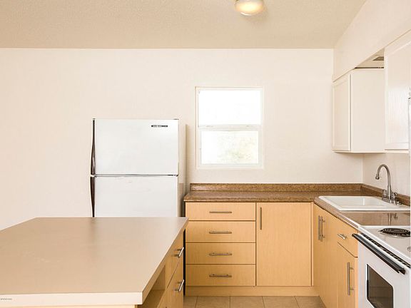5th image of 150 Acoma Blvd N