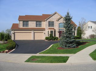 325 Winchester Dr, Algonquin, IL